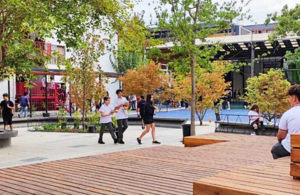 El nuevo patio central del colegio ya está abierto a toda la Comunidad