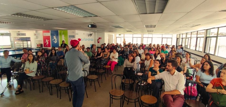 Cómo nos conectamos con nuestros hijos y estudiantes en tiempos digitales