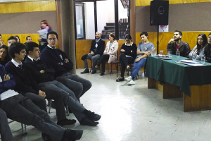 Ex estudiantes conversan con IV° Medios sobre su experiencia universitaria.  