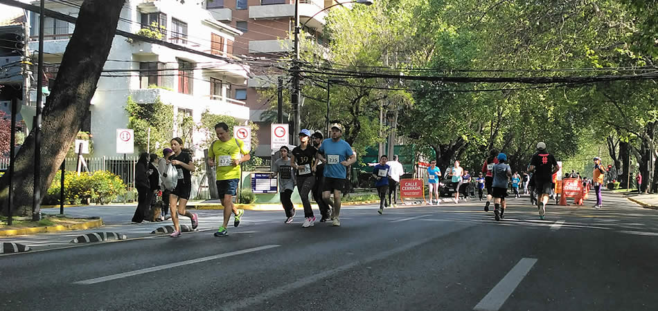 Cientos de personas participaron en la Corrida Familiar TEI 2017