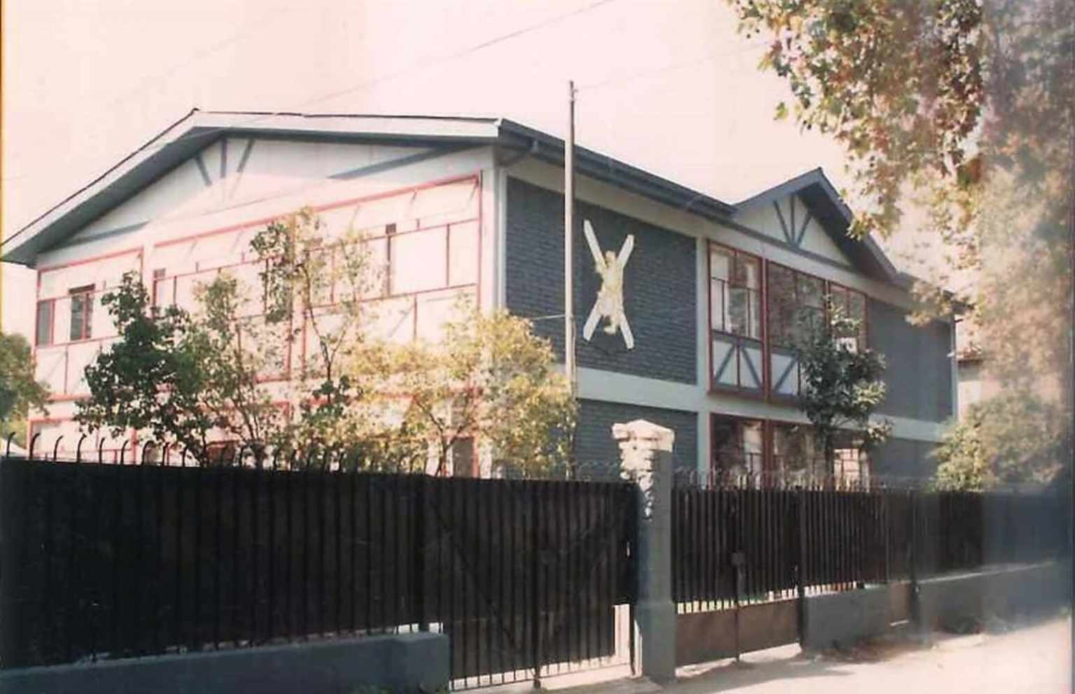 Fachada del edificio histórico del Colegio TEI (The English Institute)