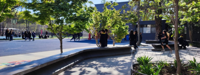 Estudiantes entrevistan a docentes en el marco del Día contra el Ciberbullying