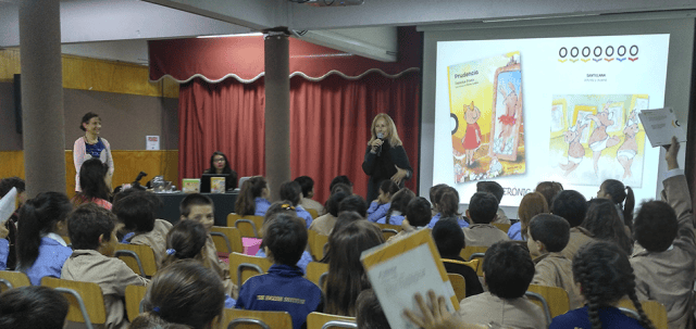 Escritora Verónica Prieto habla de literatura con niños de 2° básico