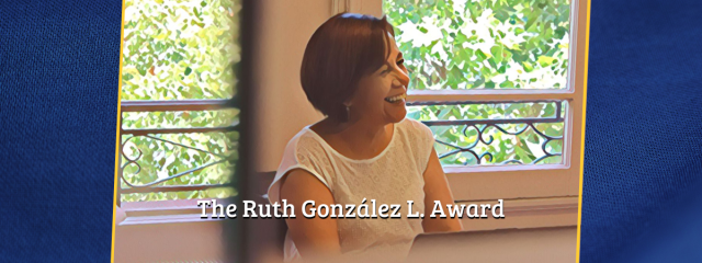 Entrega de reconocimiento en memoria de Ruth González L.